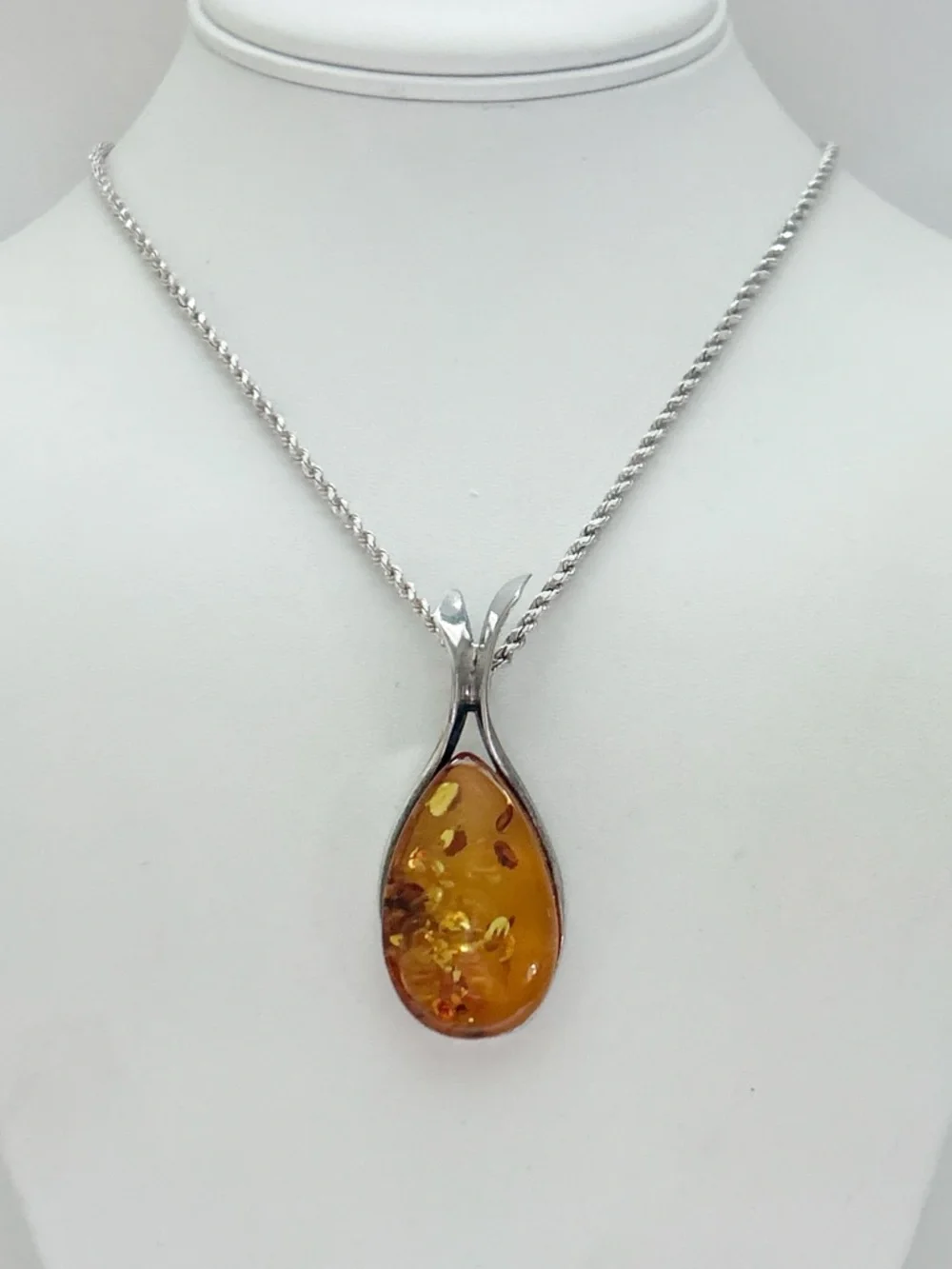 Vintage Baltic Amber Teardrop Sterling Silver Necklace - Picture 5 of 11
